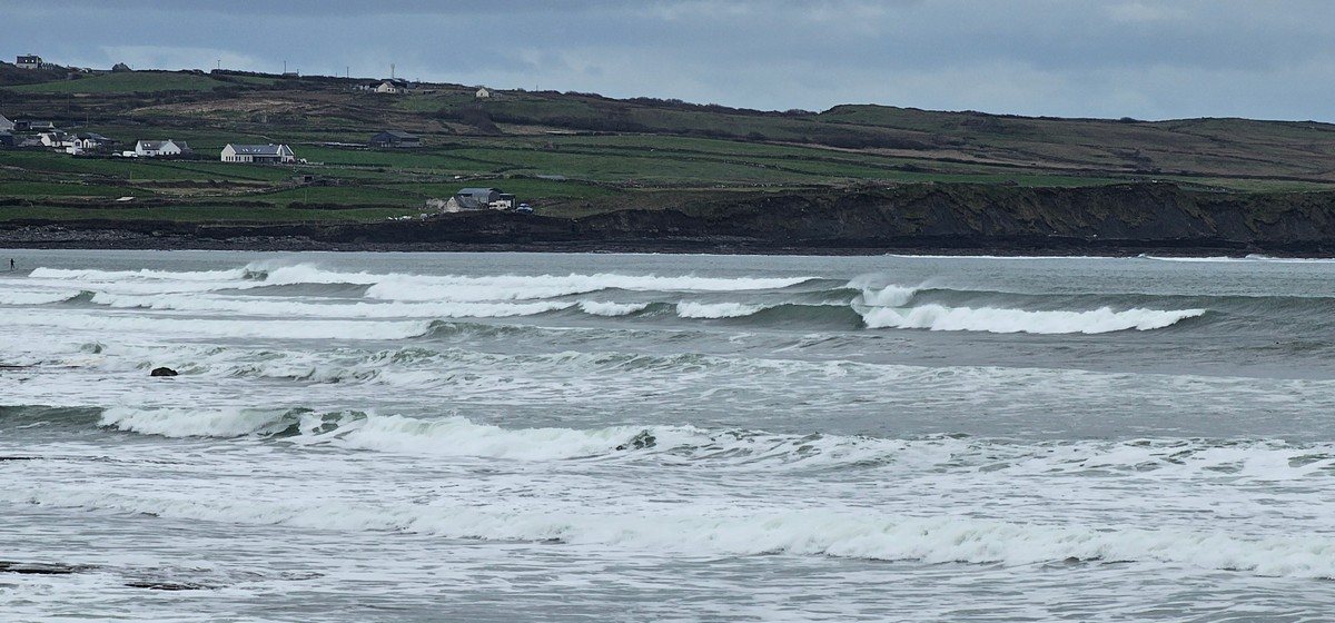 Big clean waves on the reefs